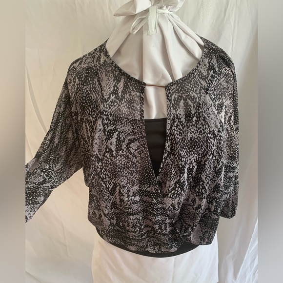 Jennifer Lopez top - Picture 4 of 7